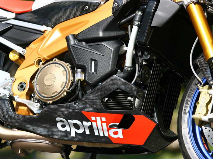 APrilia 1000 tuono R factory 12