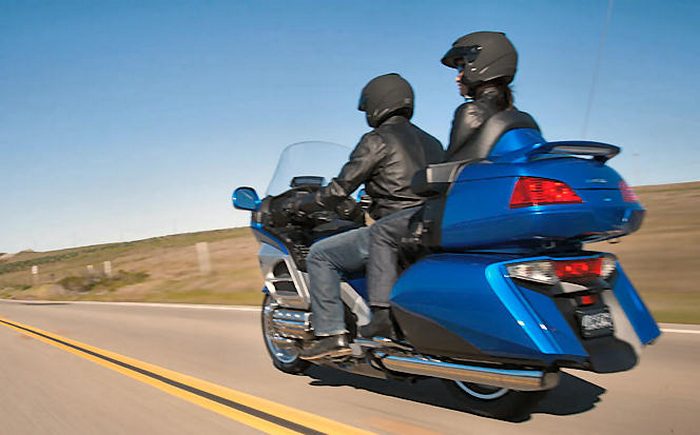 Nouveauté 2011 - Honda: La Goldwing s'offre un lifting (Caradisiac Moto) Honda-1800-goldwing-2012-19