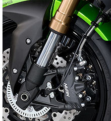 Nouvelle Kawasaki Z 750 R 2011 - Le roadster devient plus sport. Kawasaki-Z-750-R-fourche