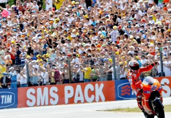 Samedi 26 - Le plateau MotoGP pose ses valises à Assen. 941_album