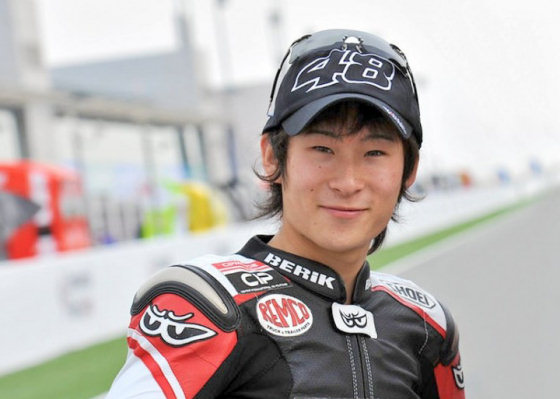 Le paddock en émoi après la disparition de Shoya Tomizawa. 1389_album