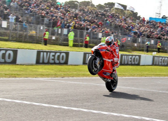 Dimanche 17 octobre - MotoGp - Stoner remporte son GP national à Phillip Island. 1609_album