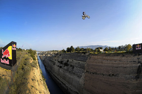 Nouveau record de saut : Robbie Maddison saute le canal de Corinthe. 417_album