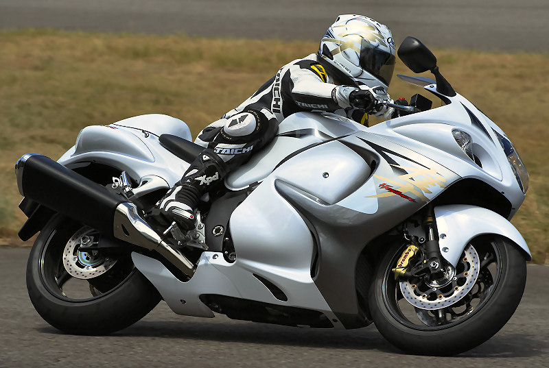 Suzuki 1300 GSX-R Hayabusa  Suzuki-GSX-1300-R-hayabusa-2013-800px