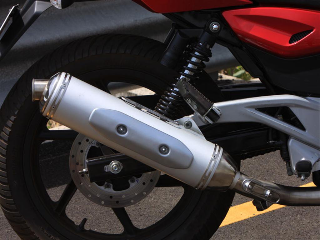 Hola 2009_bajaj_pulsar_220_exhaust