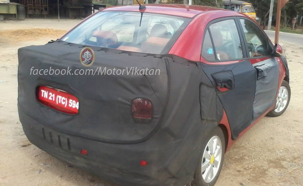 Fotos espía: Hyundai i10 Sedán 2014-Hyundai-Grand-i10-Sedan-AUTO-Rear