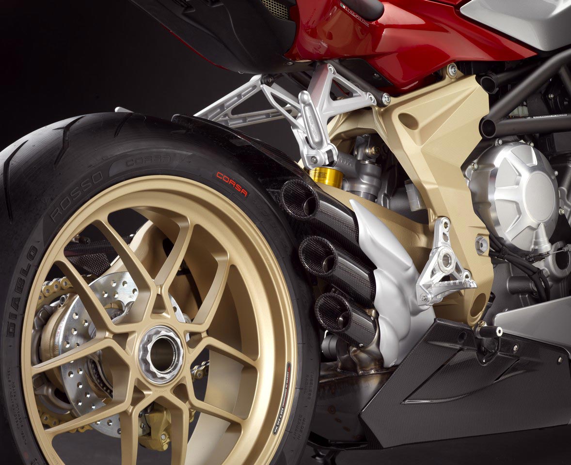 MV Agusta 800 Dragster  - Page 3 MV%20Agusta%20F3%20Serie%20Oro%20%205