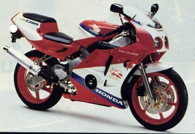 Les japs qu'on connais pas, mais qu'on aimerai bien.... Honda%20CBR250RR%2090%20%201