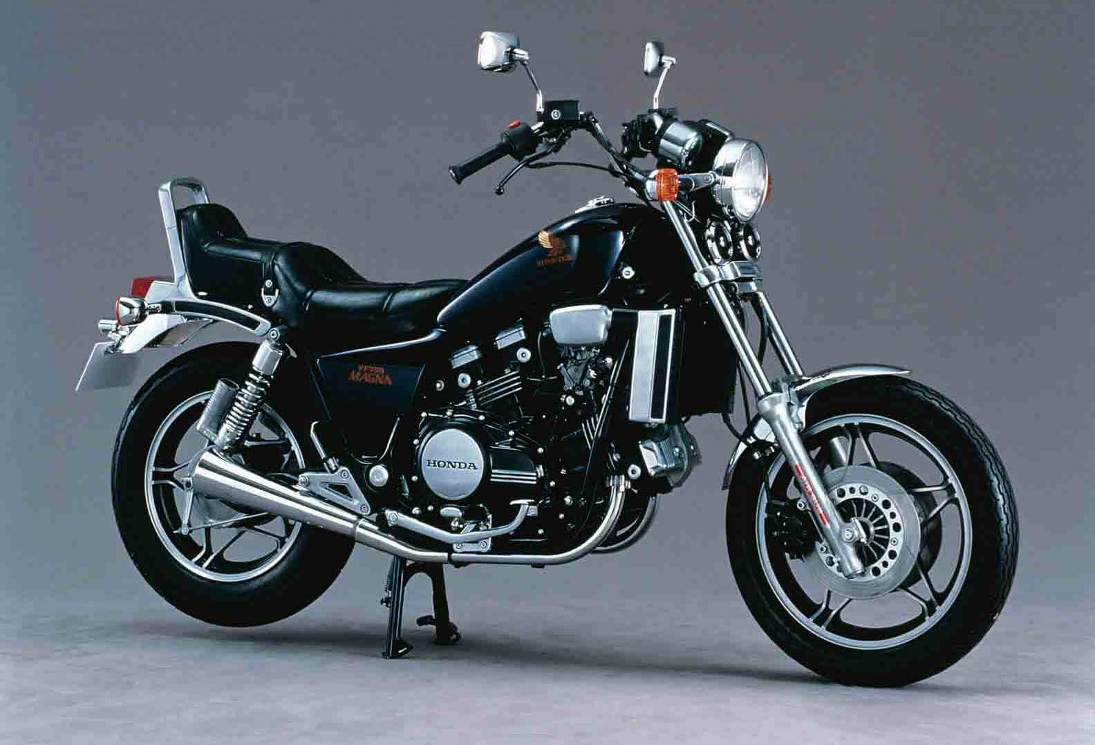 [INFO] Honda VF 750C Magna V45 Honda%20VF750C%2082%20%203