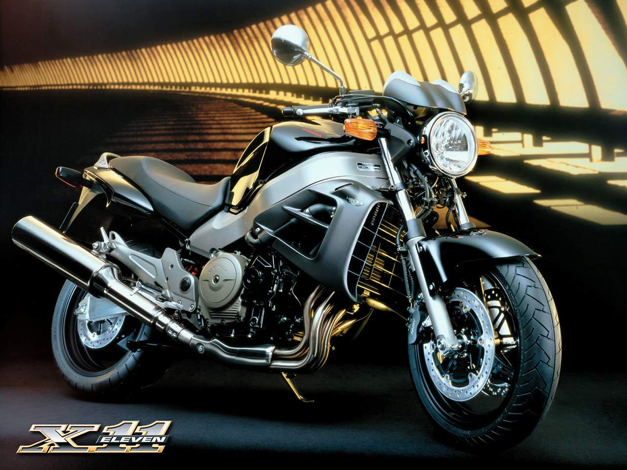 Honda X11 - Uma Blackbird Naked Honda%20X11%20%202