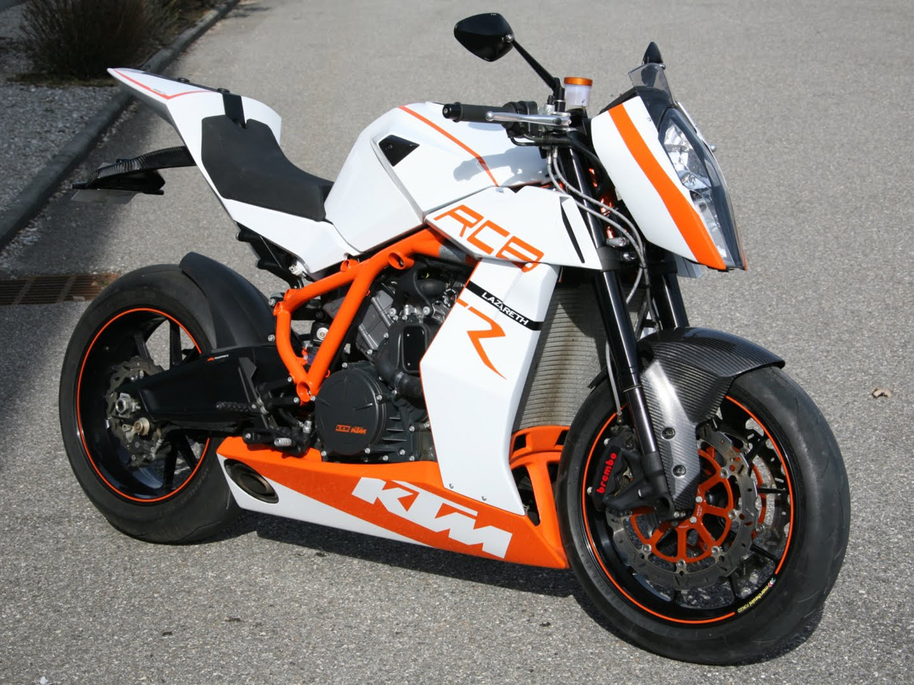 ma grosse a moi! - Page 2 Ktm-rc8r-street-bike-lazareth-02