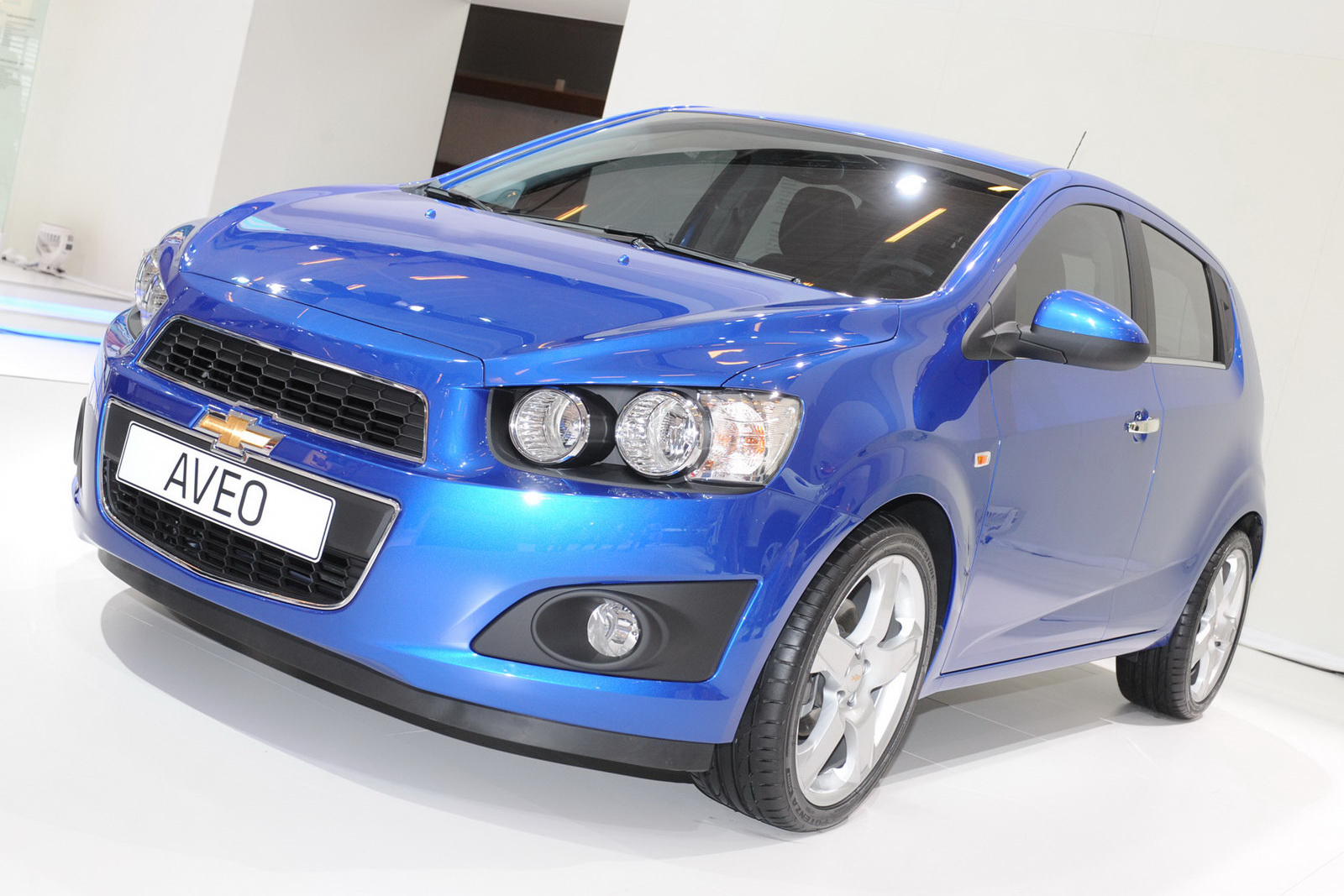 Chevrolet Aveo  2011-chevrolet-aveo-9