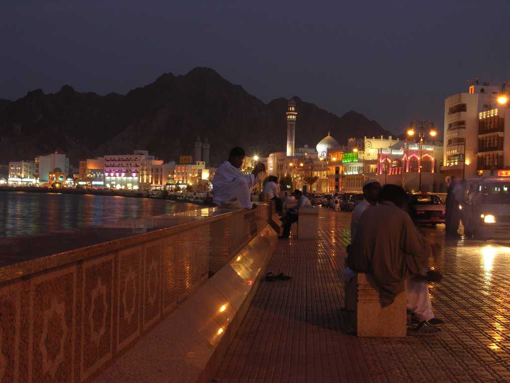 அழகிய மஸ்கட் நகரம் - Page 3 Muscat%2003%20Mutrah%2012%20Corniche%20Just%20After%20Sunset