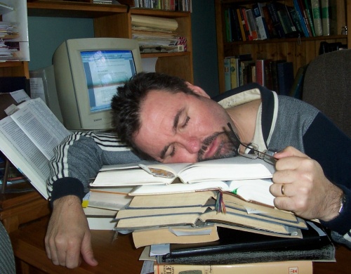 Best strategies to survive a business day in London Sleeping-on-your-Office-Desk