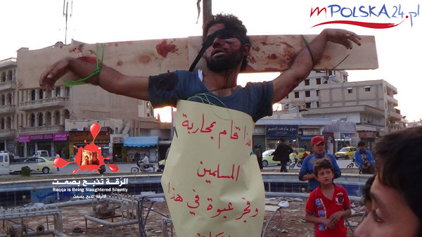 Sự tàn ác của IS - như thế nào ??? Isis-crucified-people-in-syria-yesterday-article-body-image-1398880294