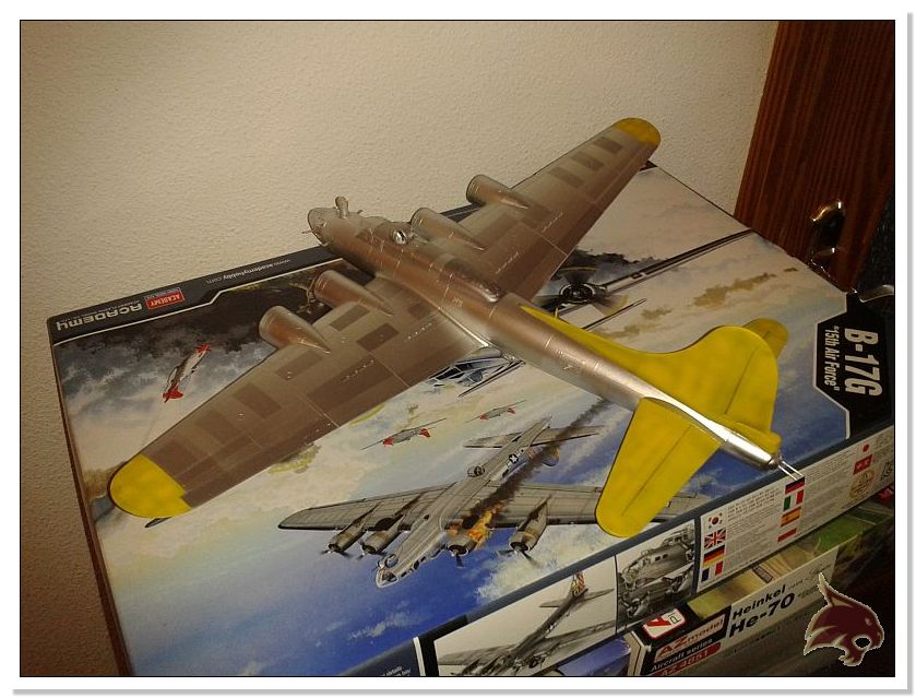 Boeing B-17 G Flying Fortress, 486th Group Bomber 1944 - Academy 1/72 Pintura21