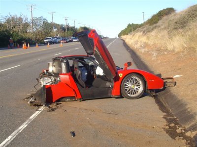 Chutes, casses, gamelles, gadins... mais jamais trash!!! - Page 4 Ferrari-crash