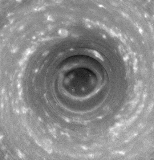 El misterio de Saturno Vortice_saturno