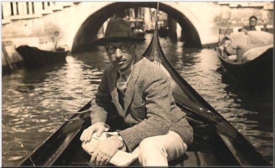 Jeu de la suite de mots - Page 24 Stravinsky_Venise_1925_BNF-Gallica