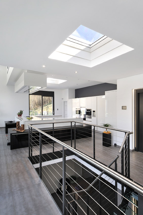 [Fenêtre] Vélux : Fenêtre-coupole 2344-architecture-design-muuuz-magazine-blog-decoration-interieur-art-maison-architecte-velux-fenetre-coupole-toits%20plats-01