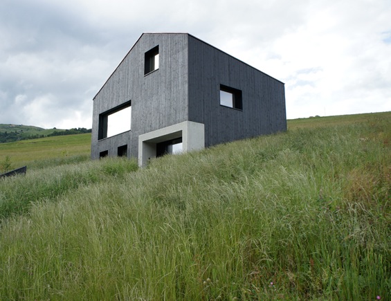 [Architecture] Hurst Song Architekten : Maison à Lumbrein 2730-architecture-design-muuuz-magazine-blog-decoration-interieur-art-maison-architecte-hurst-song-archtekten-lumbrein-zurich-chalet-suisse-bois-01