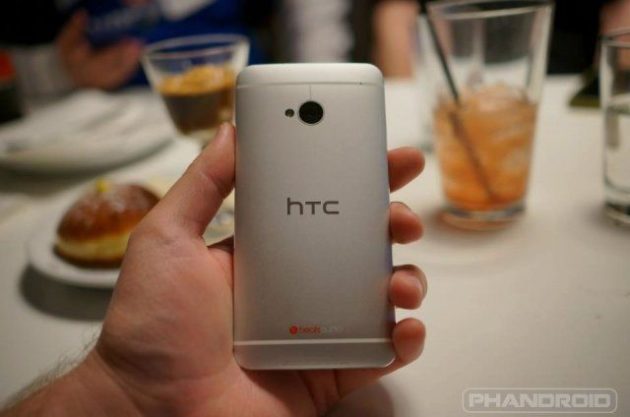 HTC sigue los pasos de Samsung: ¿HTC One Google Edition de camino? HTC-One-watermark-640x424-630x417