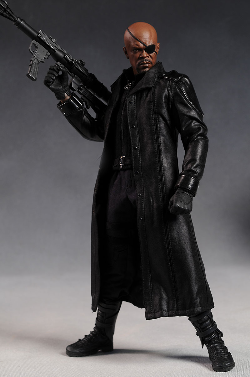 [Hot Toys] The Avengers - Nick Fury 1/6 scale - Página 11 Review_htfury_1