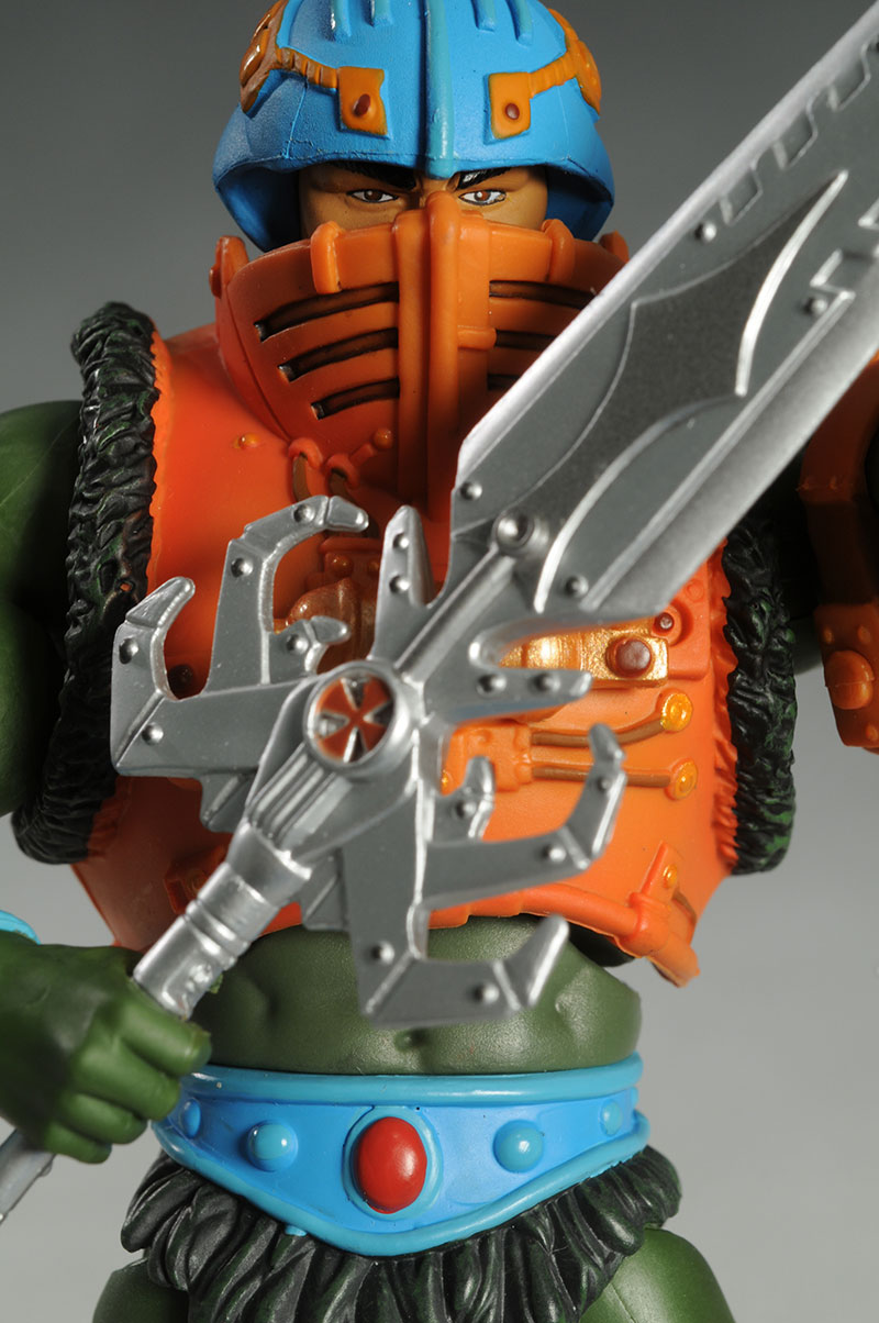 Masters Of The Universe Classics : MAN-AT-ARMS ( LE MAÎTRE D'ARME) Review_manatarms_1