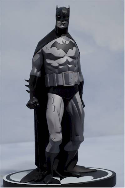 Você compraria figuras da Hot Toys baseadas no game BATMAN: - Página 2 Review_migbats_3