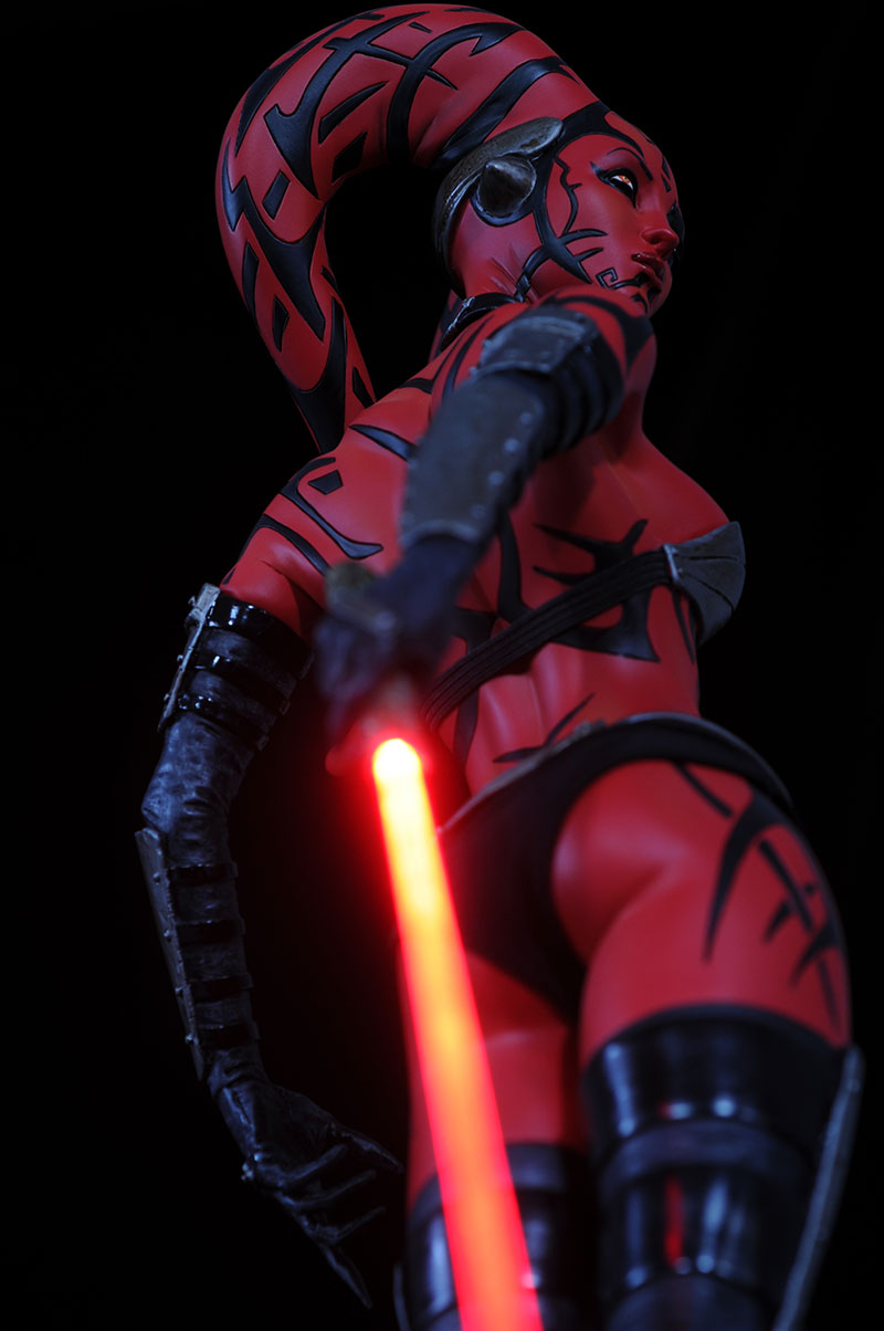 STAR WARS: DARTH TALON Premium format - Page 3 Review_talon_large2