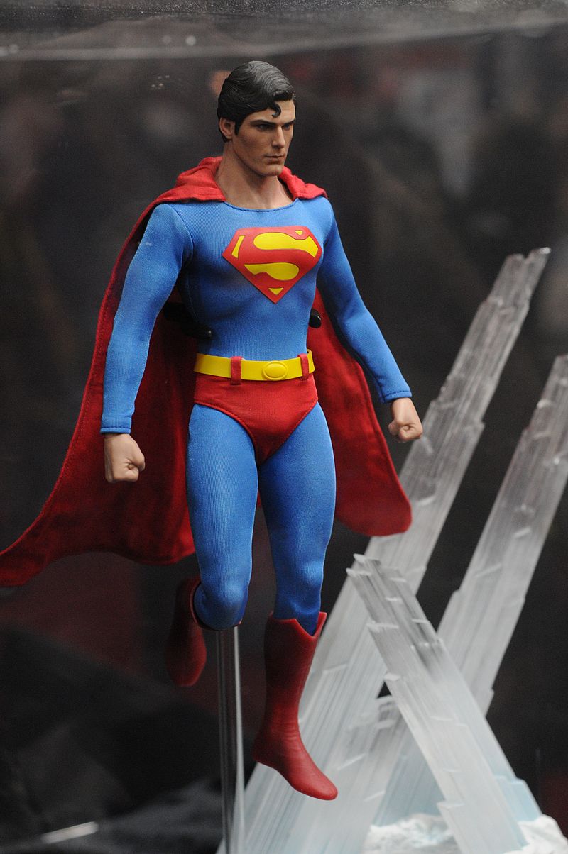 [SDCC 2011] Hot Toys - Superman Christopher Reeve - Página 2 Sdcc2011_sideshow_hottoys_38