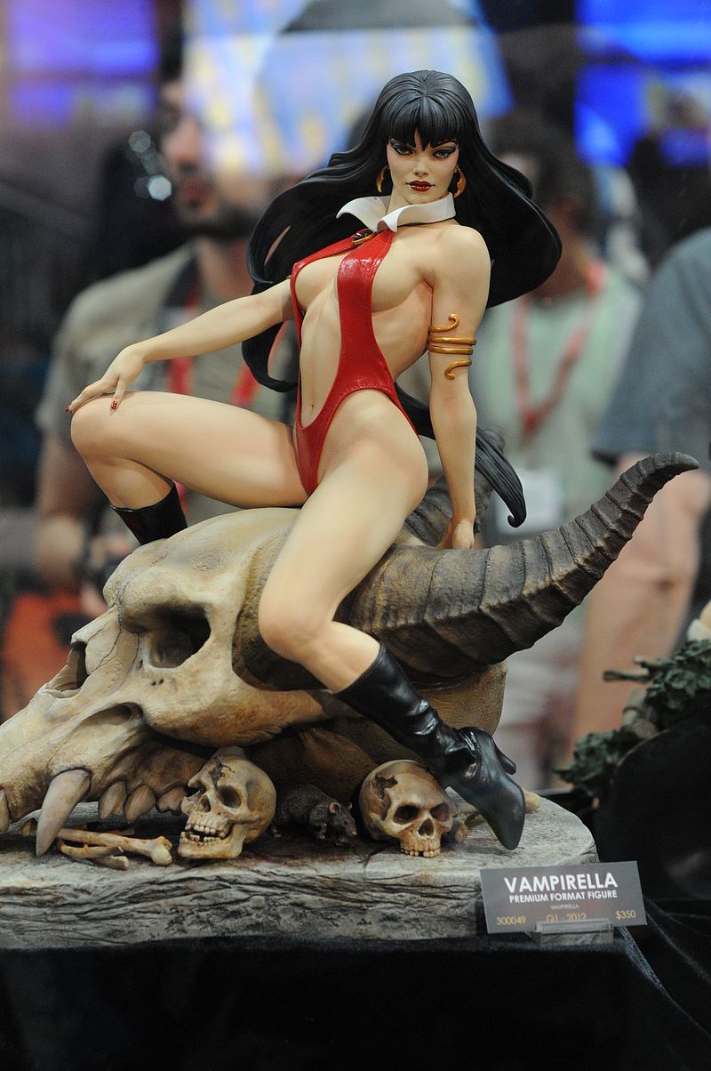 [SDCC 2011] Sideshow -  Vampirella Premium Format Sdcc2011_sideshow_miscbig_19