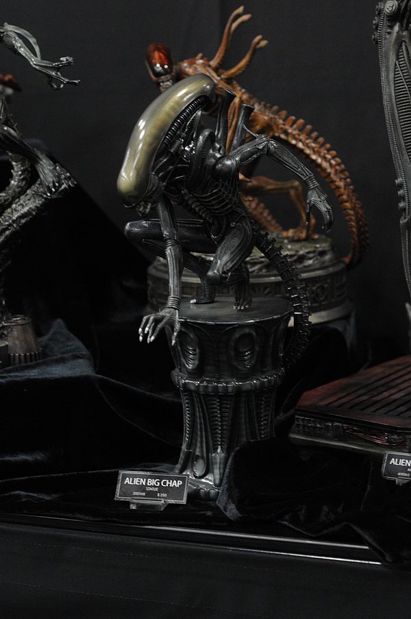 [SDCC 2012] Stand da Sideshow: Alien Sdcc2012_sideshow_predalien_3