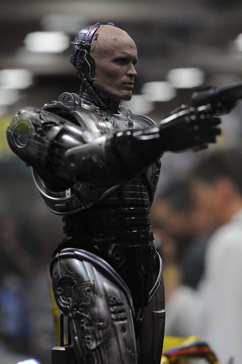 [Hot Toys] Robocop: Battle Damaged Version 1/6 scale - Página 3 Sdcc2014_sideshow_19