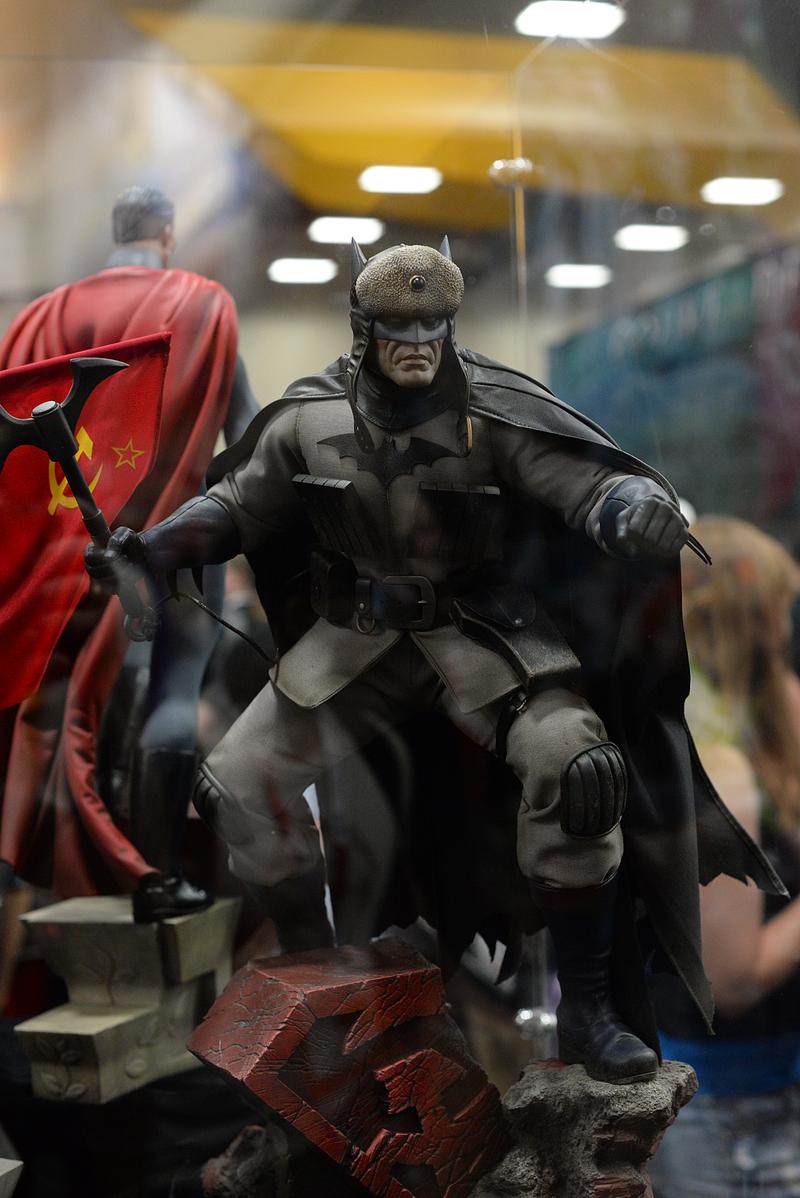 BATMAN RED SON PREMIUM FORMAT - Page 2 Sdcc2015_sideshow_101