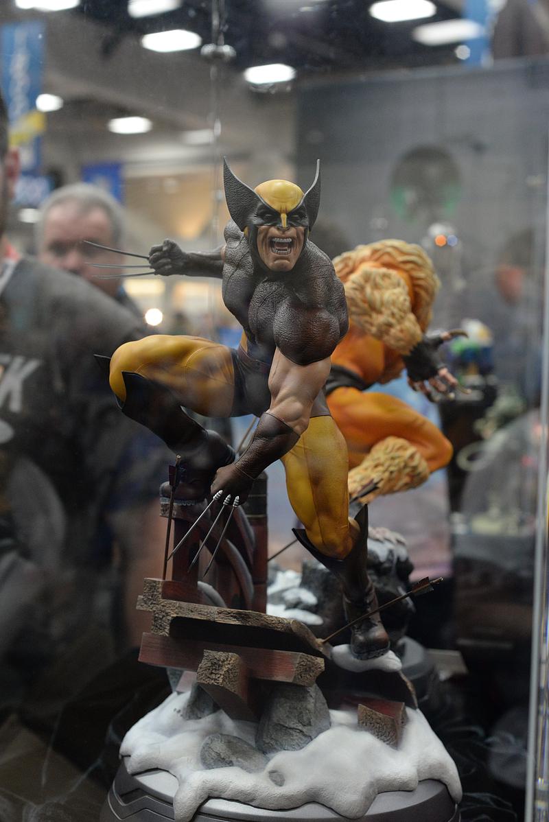 WOLVERINE BROWN COSTUME Premium format - Page 3 Sdcc2015_sideshow_12