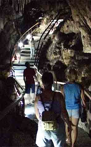 سياحة مصورة في ملقا الاسبانية  Nerja_caves_301