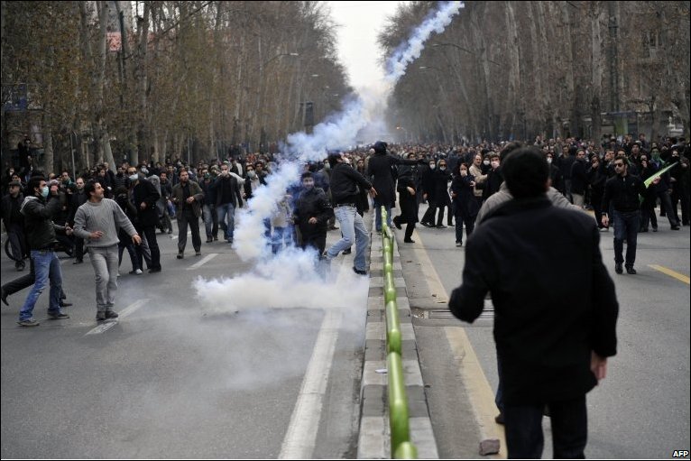 ( الحرس الثوري الايراني ) قصة منشق Demonstration_Iran42