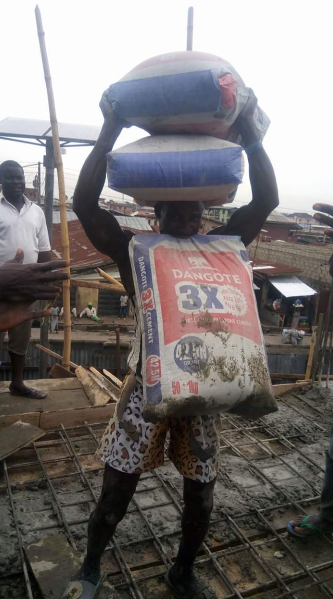 Man Carries 3 Bags Of Cement, One With His Teeth (See Photos) 1-16