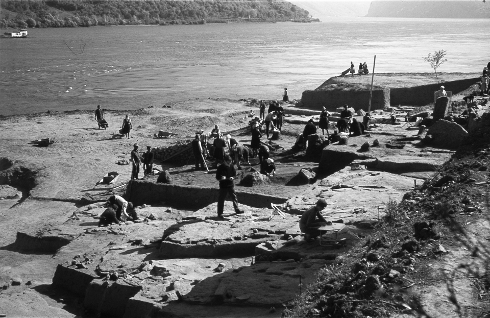 Srpski arheolozi   Svetilista-Lepenskog-Vira.-Arheolosko-iskopavanje-1968-copy