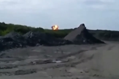 # RUMOR DE GUERRA: Seguimiento vuelo MH17 - Página 2 MH17-Crash-Site-Explosion-400