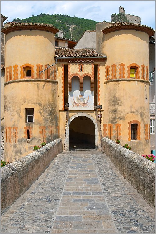 Règles et Lois d'Andora Entrevaux_pont_levis_24