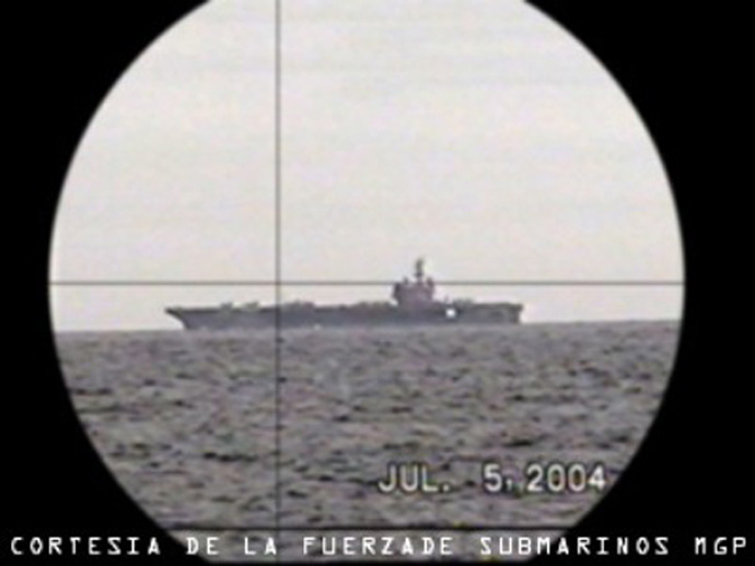 Hipotesis de conflicto Perú-Chile - Página 4 Uss_ronald_reagan-desde-periscopio-de-u209-mgp-en-siforex-2004-cortesia-de-mgp