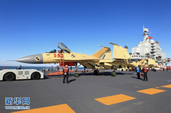 Primeros despegues y aterrizajes de cazas a bordo del portaaviones chino Liaoning!   J-15-no-Liaoning-6-580x386