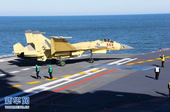 Primeros despegues y aterrizajes de cazas a bordo del portaaviones chino Liaoning!   J-15-no-Liaoning-9-580x383