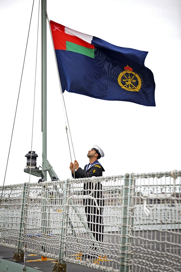 Armée Omanaise / Sultan of Oman's Armed Forces - Page 7 AL_RAHMANI_Khareef_class_Corvette_Royal_Navy_Oman_flag