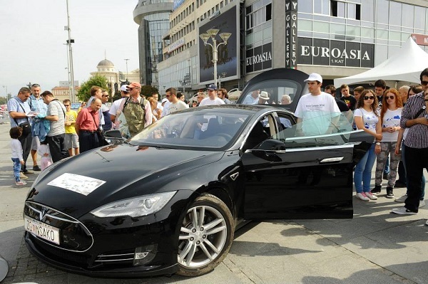 Tesla Convoy Tesla-Skopje1