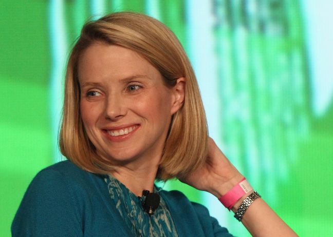 Τα στρατηγικά λάθη που βύθισαν τη Yahoo Marissa-mayer-sitting-pretty