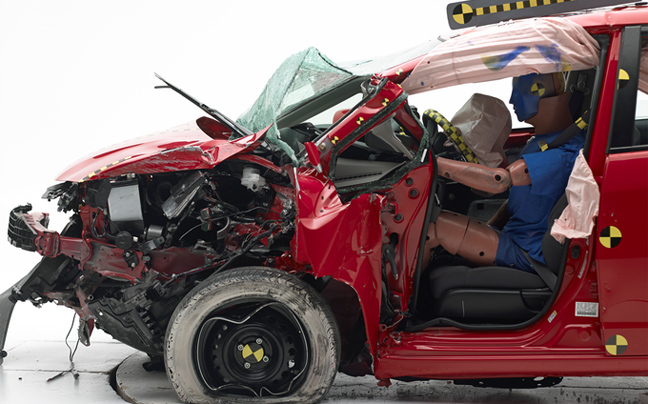 Μόνο ένα από 11 μικρά οχήματα πέρασε το crash test του IIHS TestDrive2