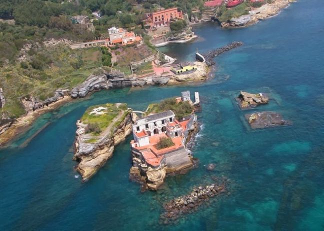Το στοιχειωμένο νησί στον κόλπο της Νάπολης Ga3